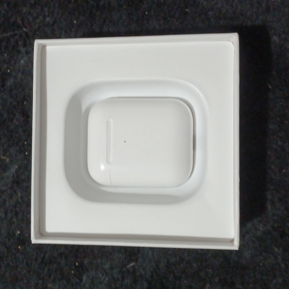 Air pods - Picture 2 of 3